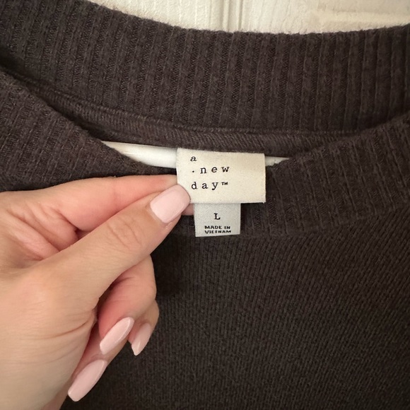 A new day front tie long sleeve - Picture 2 of 3